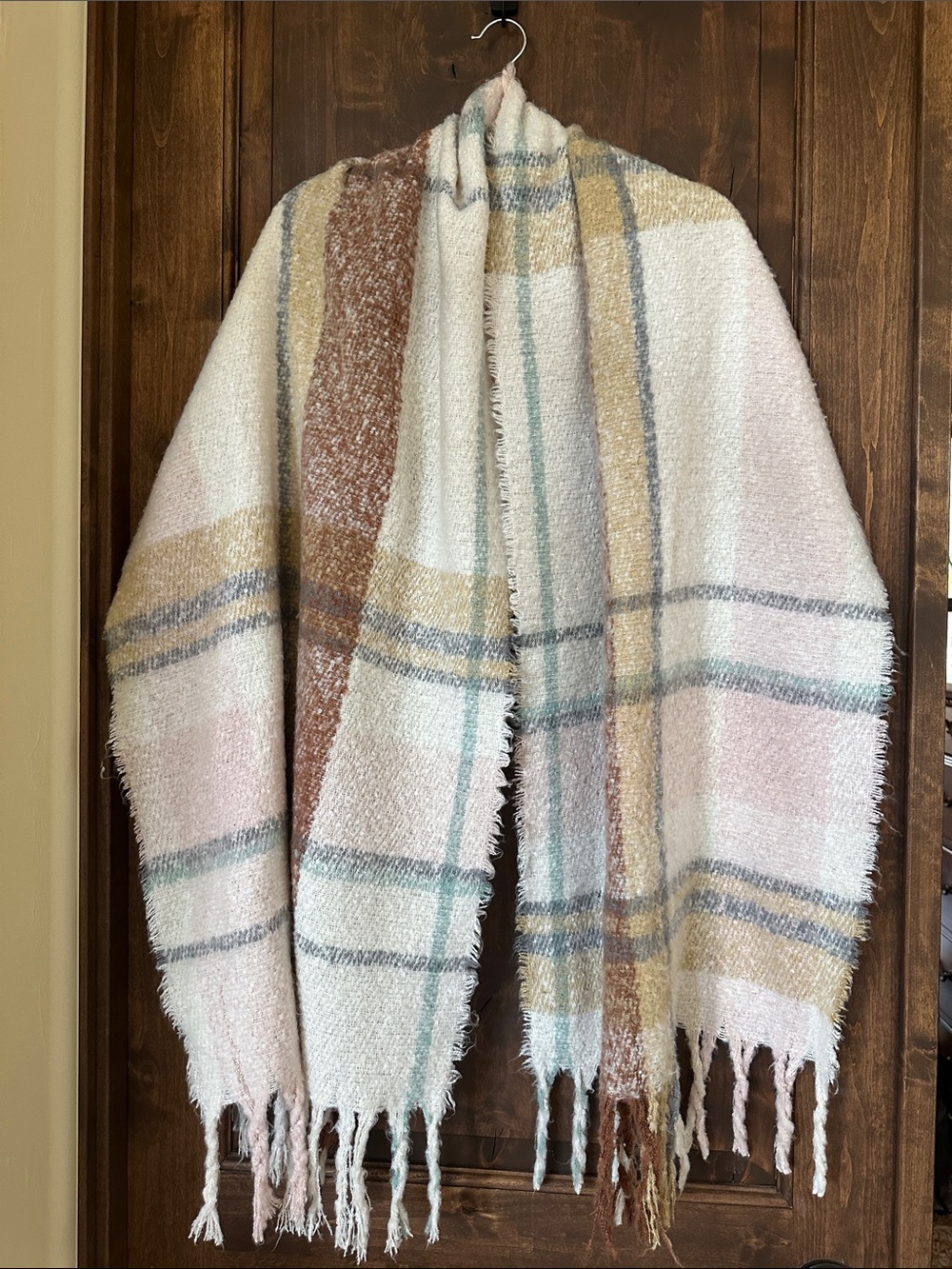 Cozy Plaid Fringe shawl - Cream, Pink, Brown, Blue